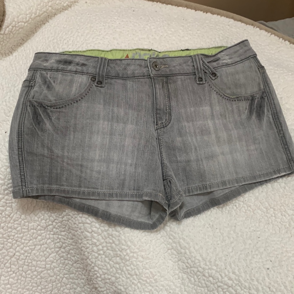 Womens/ juniors size 13 Nollie grey shorts.